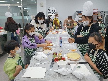 가족과 함께하는 케이크 만들기
